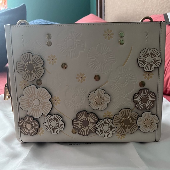 Coach Tea Rose Rogue 25 - Picture 2 of 16